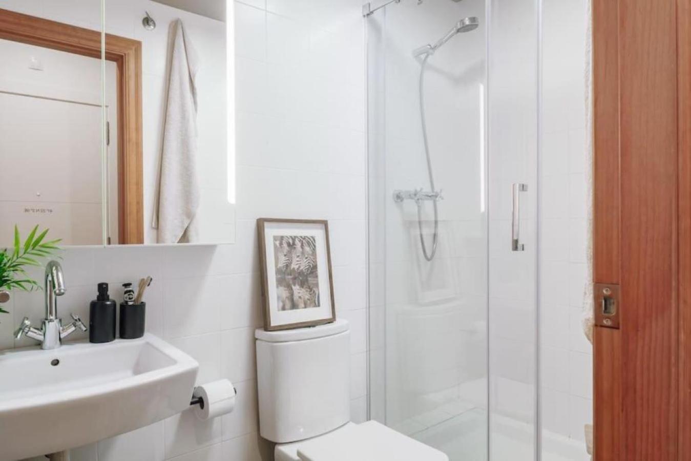 Apartamento Ulindi - 2 Bedroom With Balcony In Eixample Esquerra Barcelona