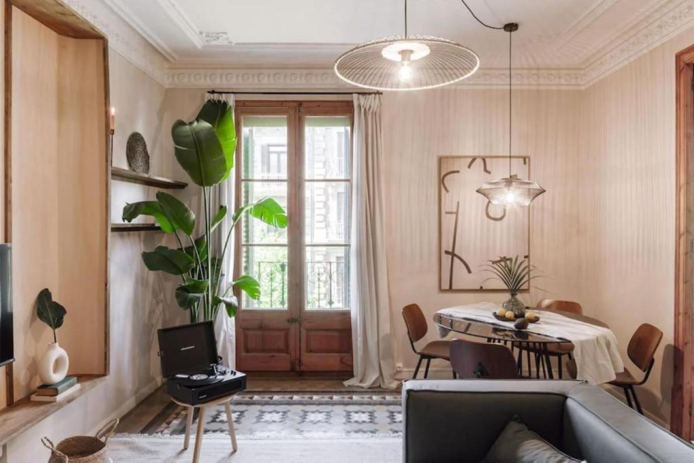 Ulindi - 2 Bedroom With Balcony In Eixample Esquerra Apartamento *